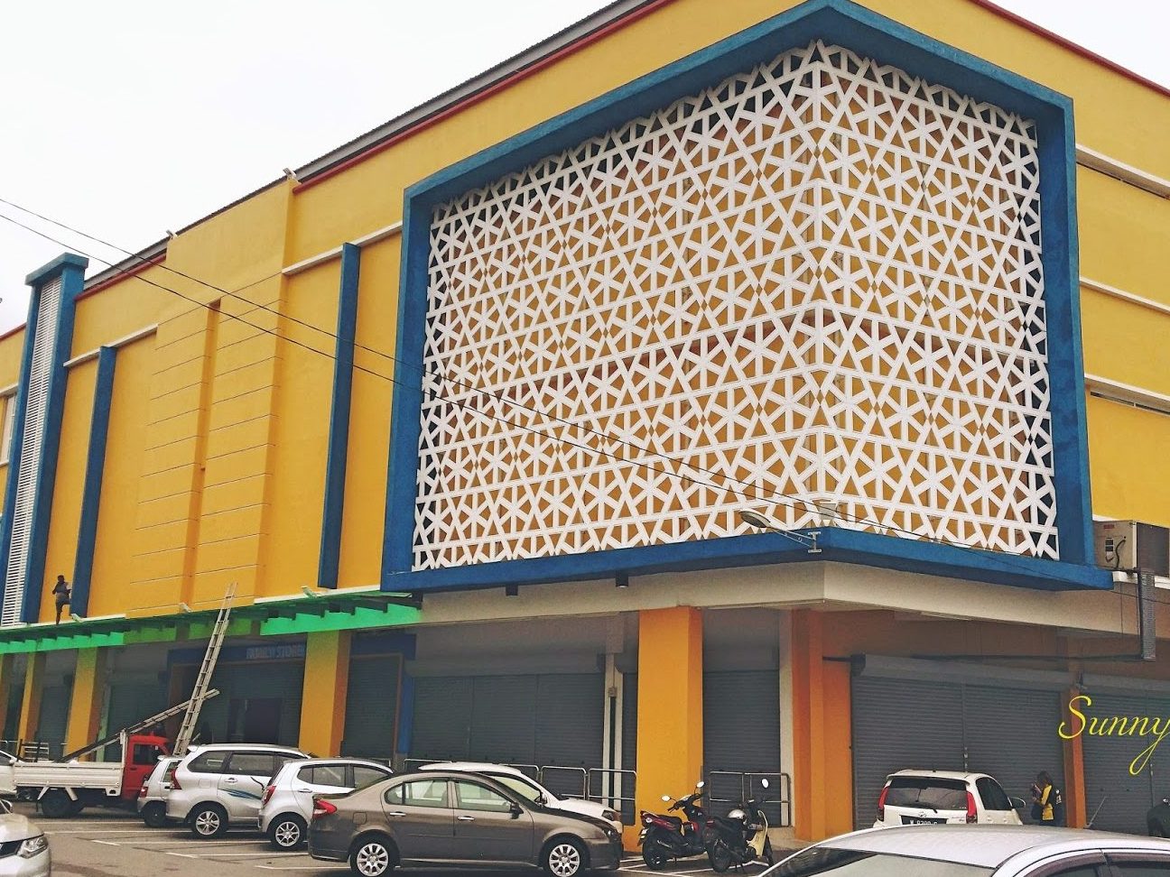 family store seremban 2