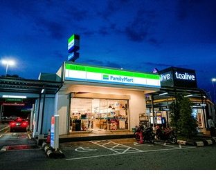 familymart amanjaya walk
