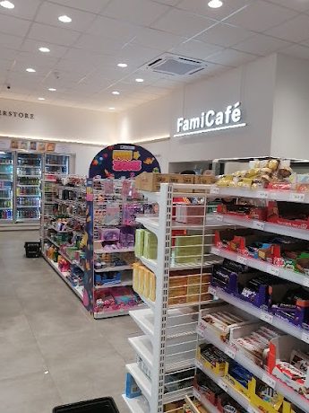familymart anjung warisan pekan