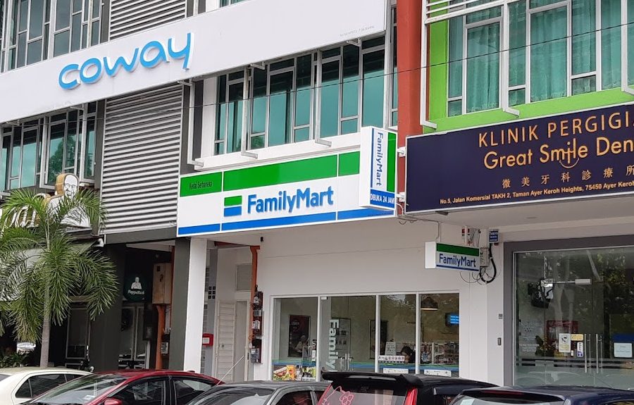 familymart ayer keroh 1