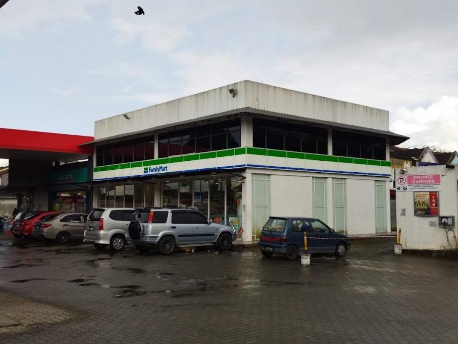 familymart caltex taman puteri wangsa