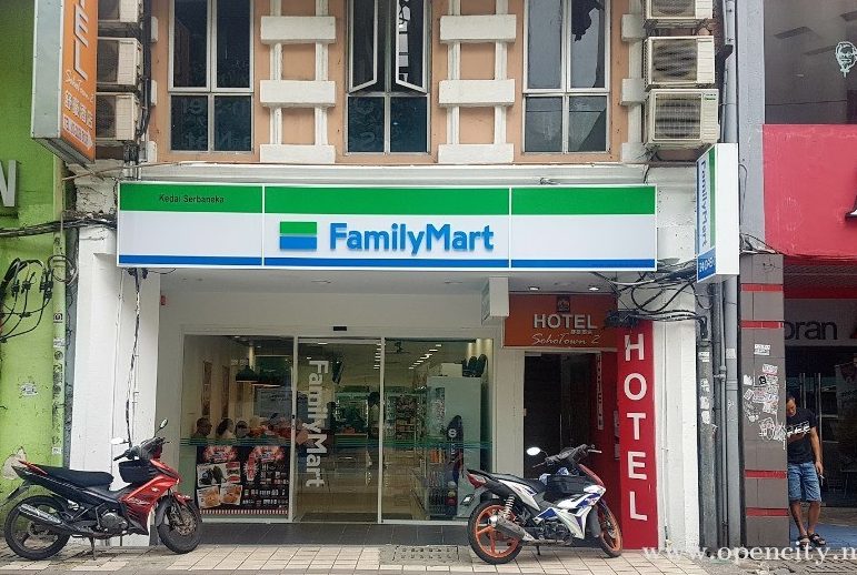 familymart jalan sultan yahya petra