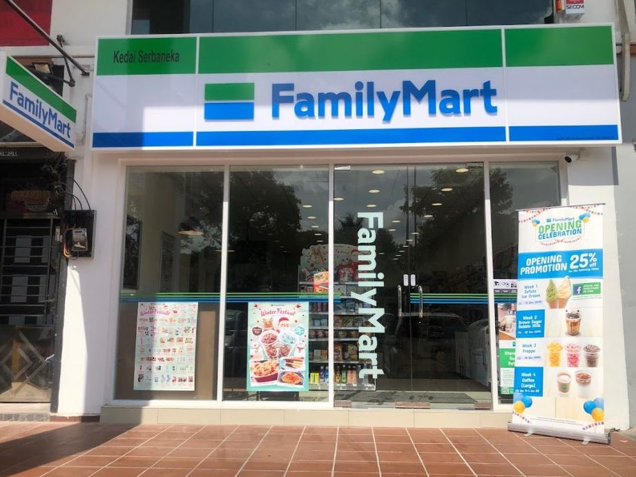 familymart kebun teh