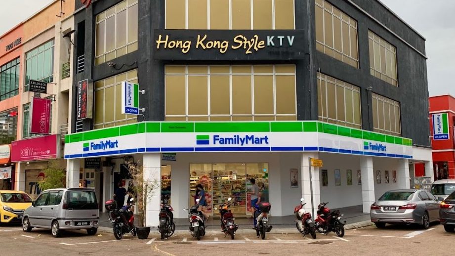 familymart nusa bestari