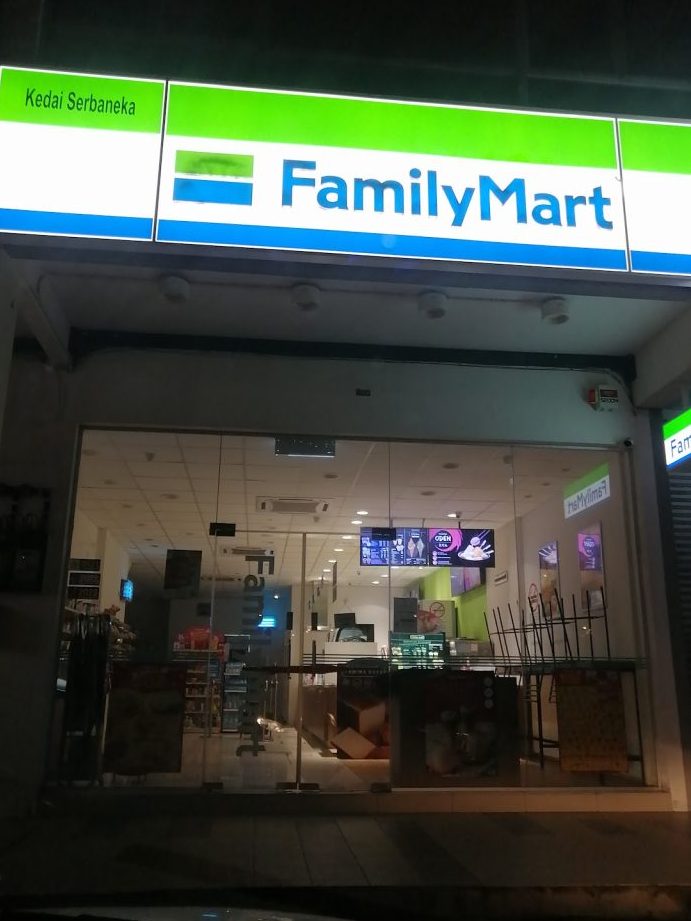 familymart taman gaya