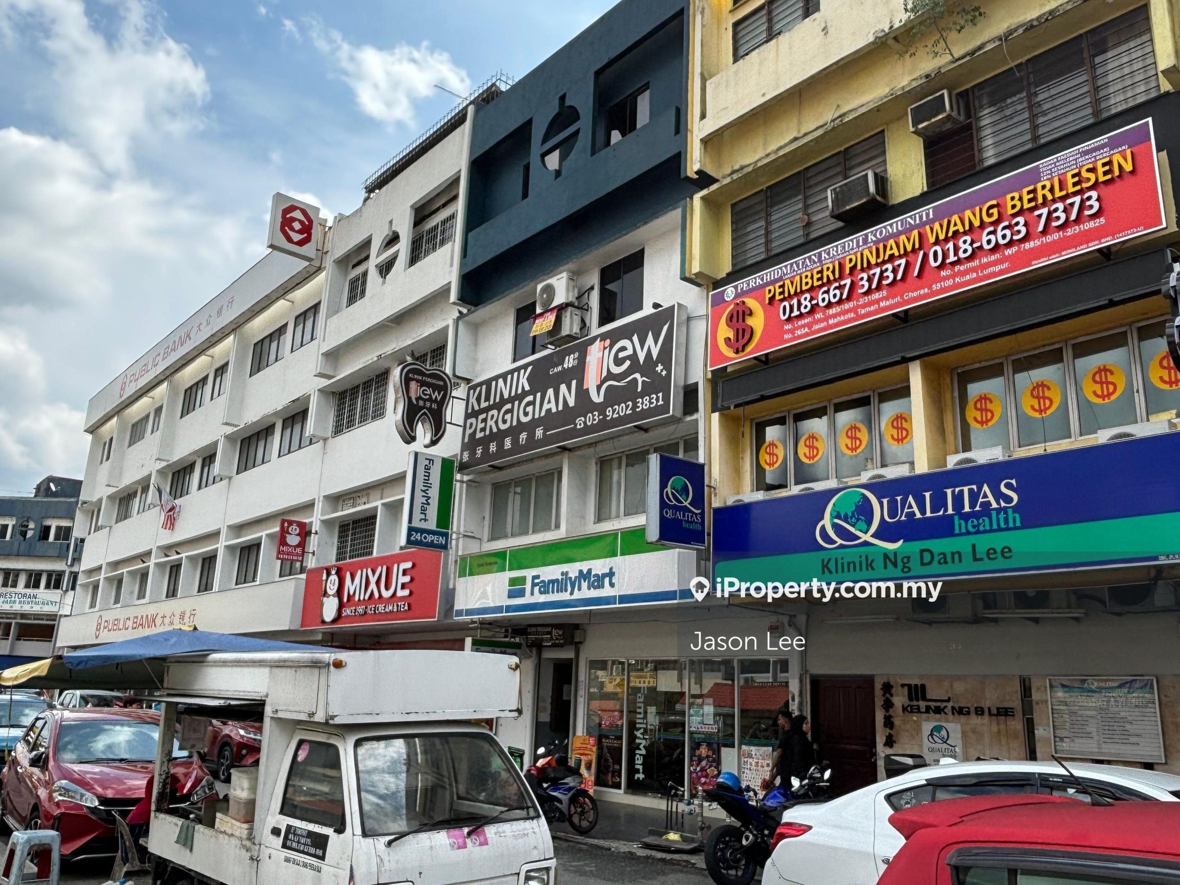 familymart taman maluri 1
