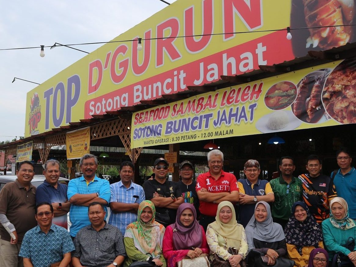 kedai keluarga terbaik di gurun