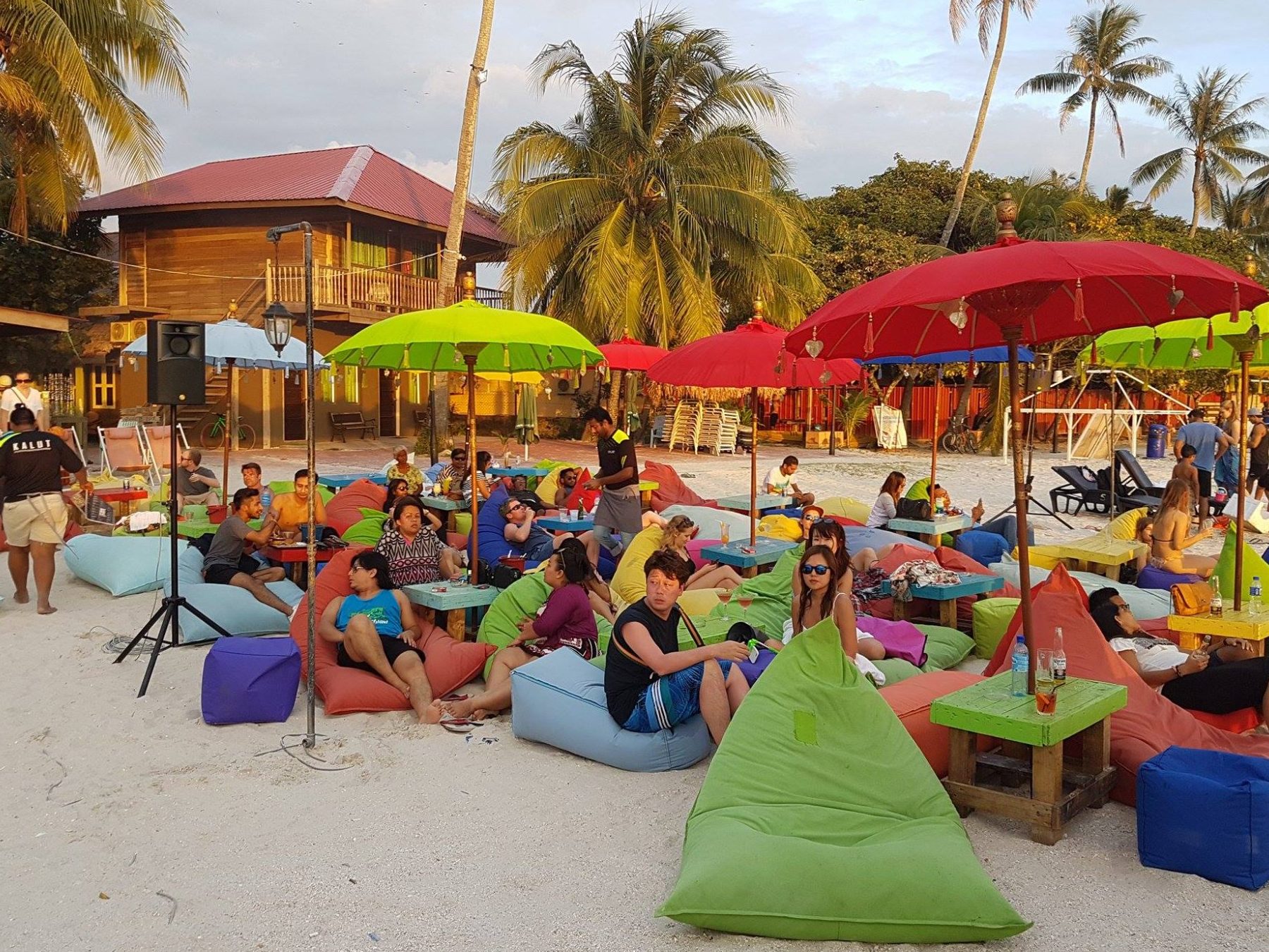 kedai keluarga terbaik di pantai cenang