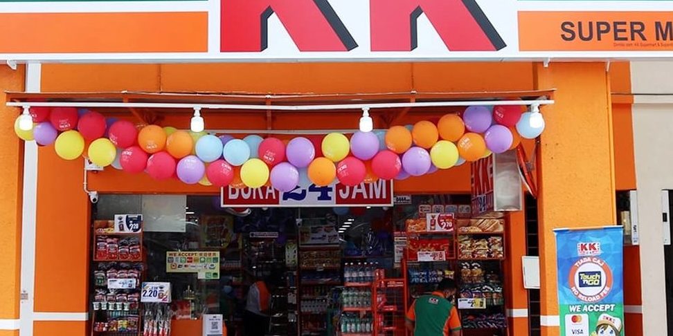 terdapat pilihan terbaik family store di kampung baharu nilai 1